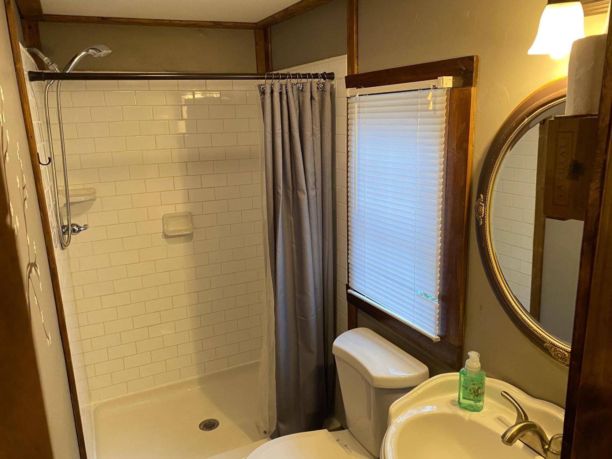 Convenient Cottage-Hot Tub, 4 Minutes To Dahlonega Esterno foto